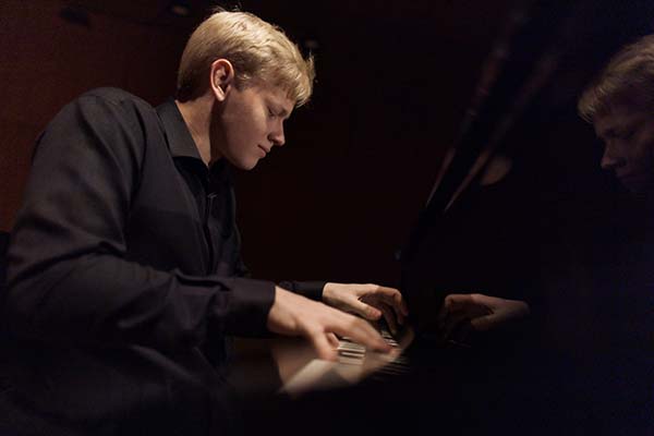 Alexander Malofeev plays Balakirev, Tchaikovsky, Rachmaninov, Liszt, and  Prokofiev